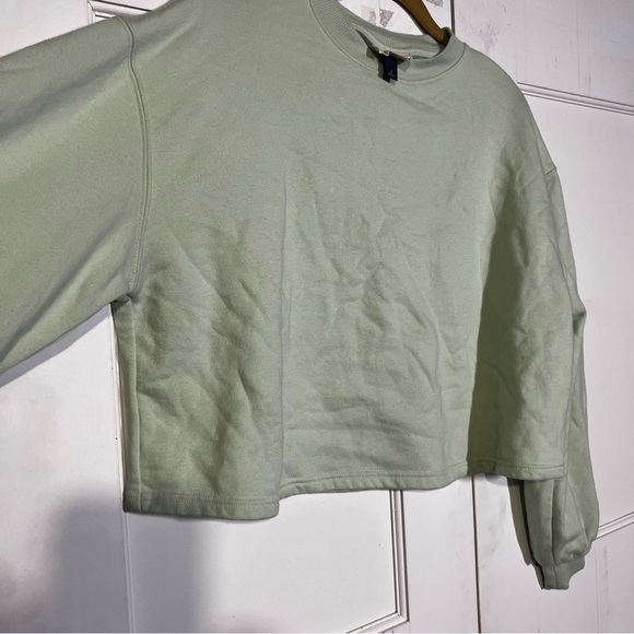 Universal Thread Cropped Crewneck Sweatshirt Pastel Green Size Small Oversized - Picture 7 of 8